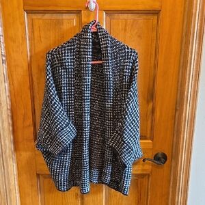 Women's Black and White Knit Open Front Jacket With Short Sleeves Size M